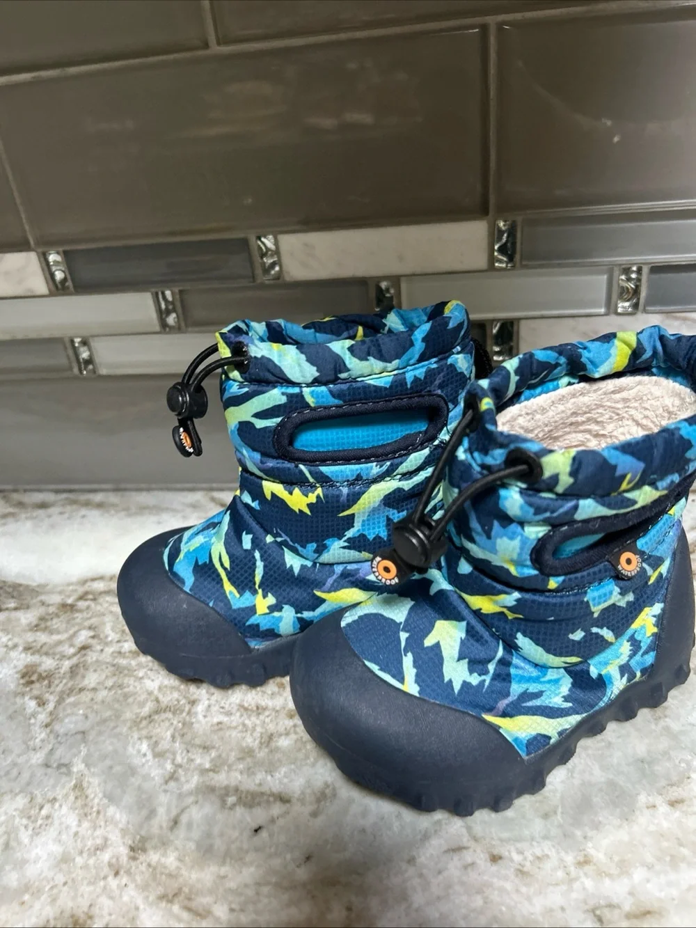 Bogs B-Moc Snow  Fleece Lined Sz 6 Winter Boots, Blue Multi Pull On